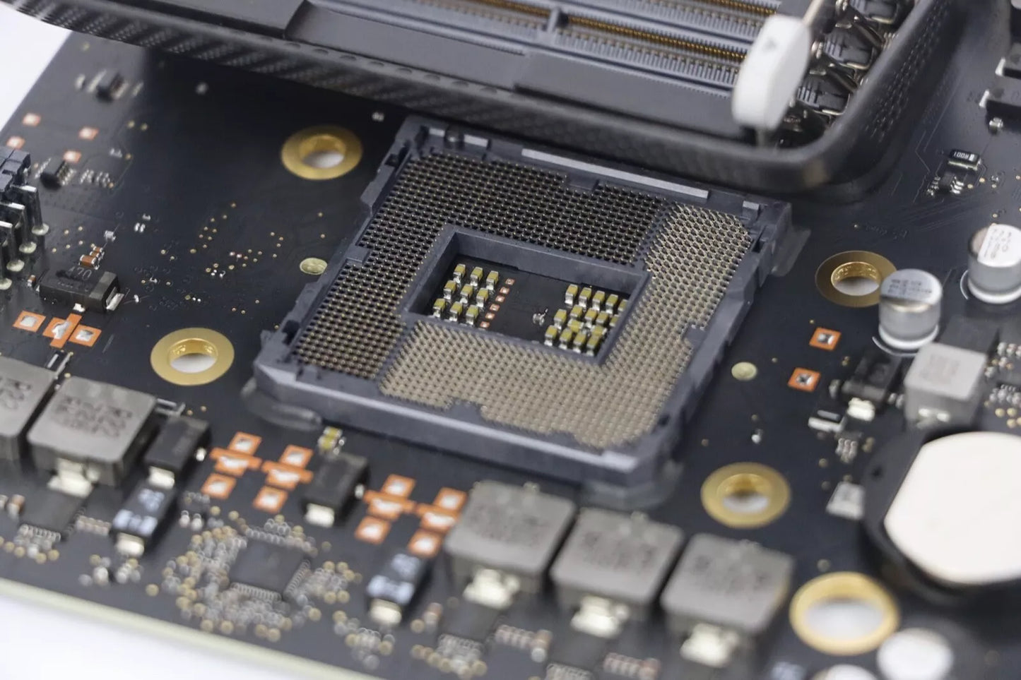 Logic Board 820-00609 ( NO  CPU )